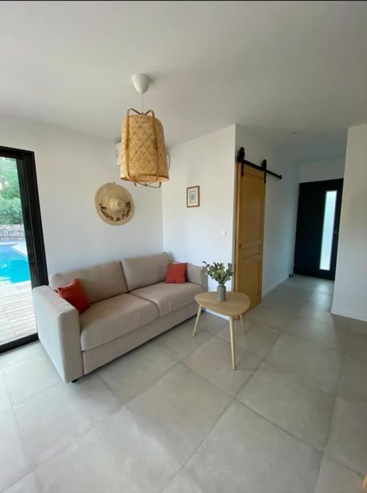 לינה וארוחת בוקר נים Le Pool House מראה חיצוני תמונה